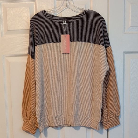Anyshow Tops - Anyshow Colorblock Ribbed Long-sleeve Crewneck Top NWT